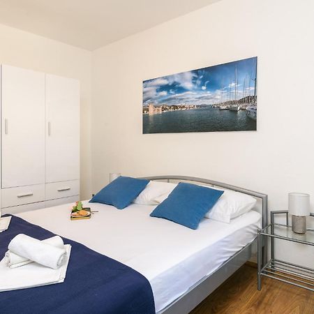 Apartments Mare Trogir Bagian luar foto