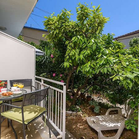 Apartments Mare Trogir Bagian luar foto