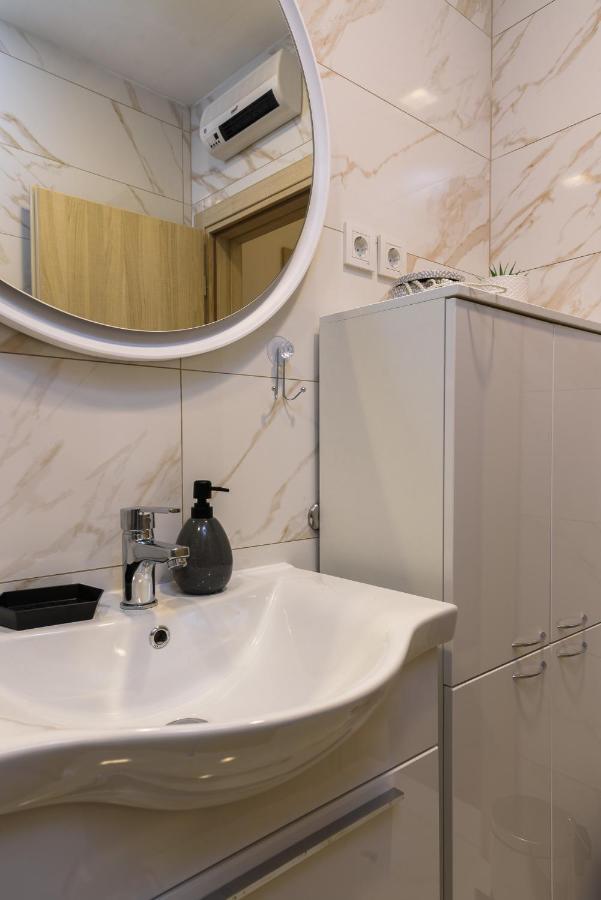 Apartments Mare Trogir Bagian luar foto