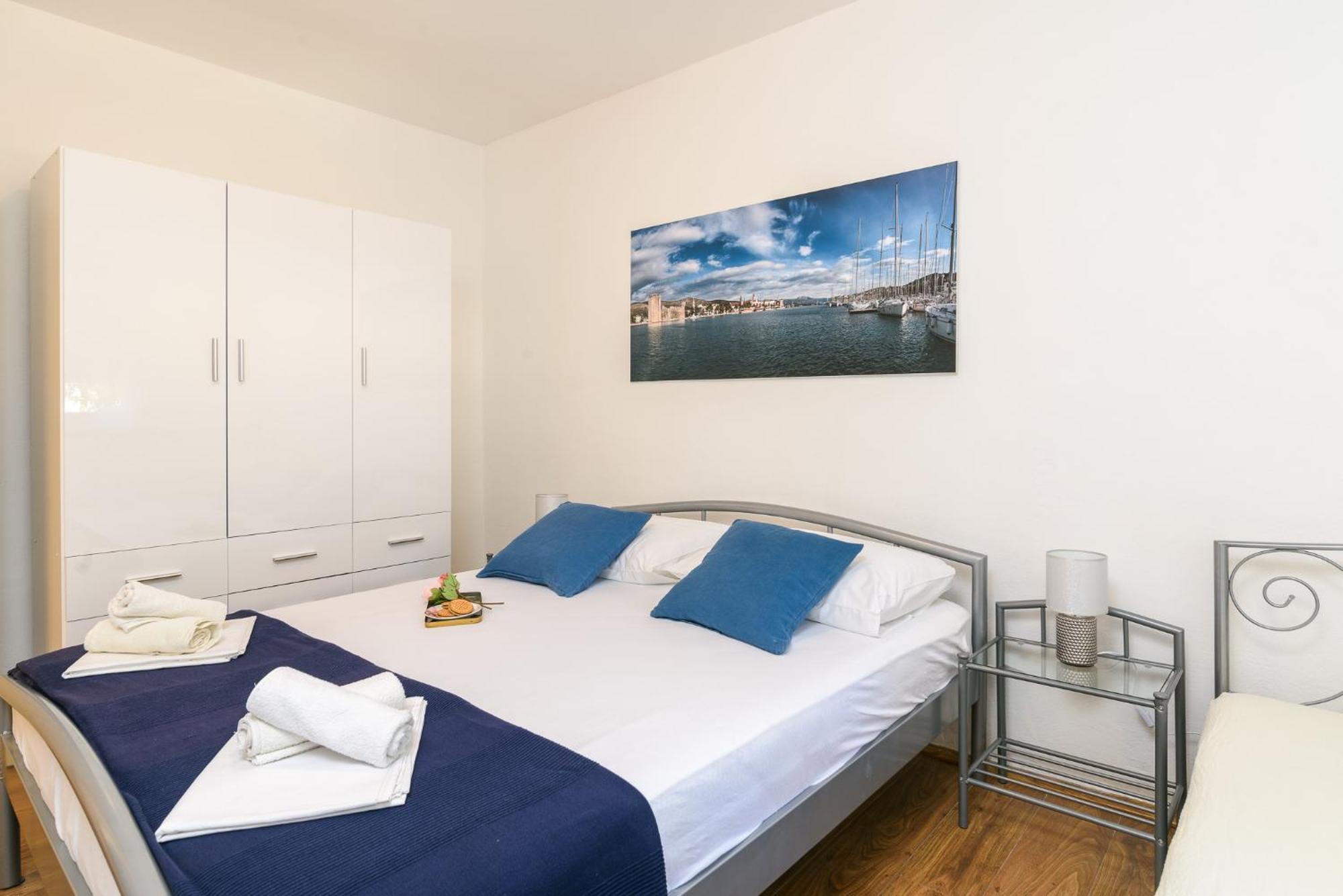 Apartments Mare Trogir Bagian luar foto
