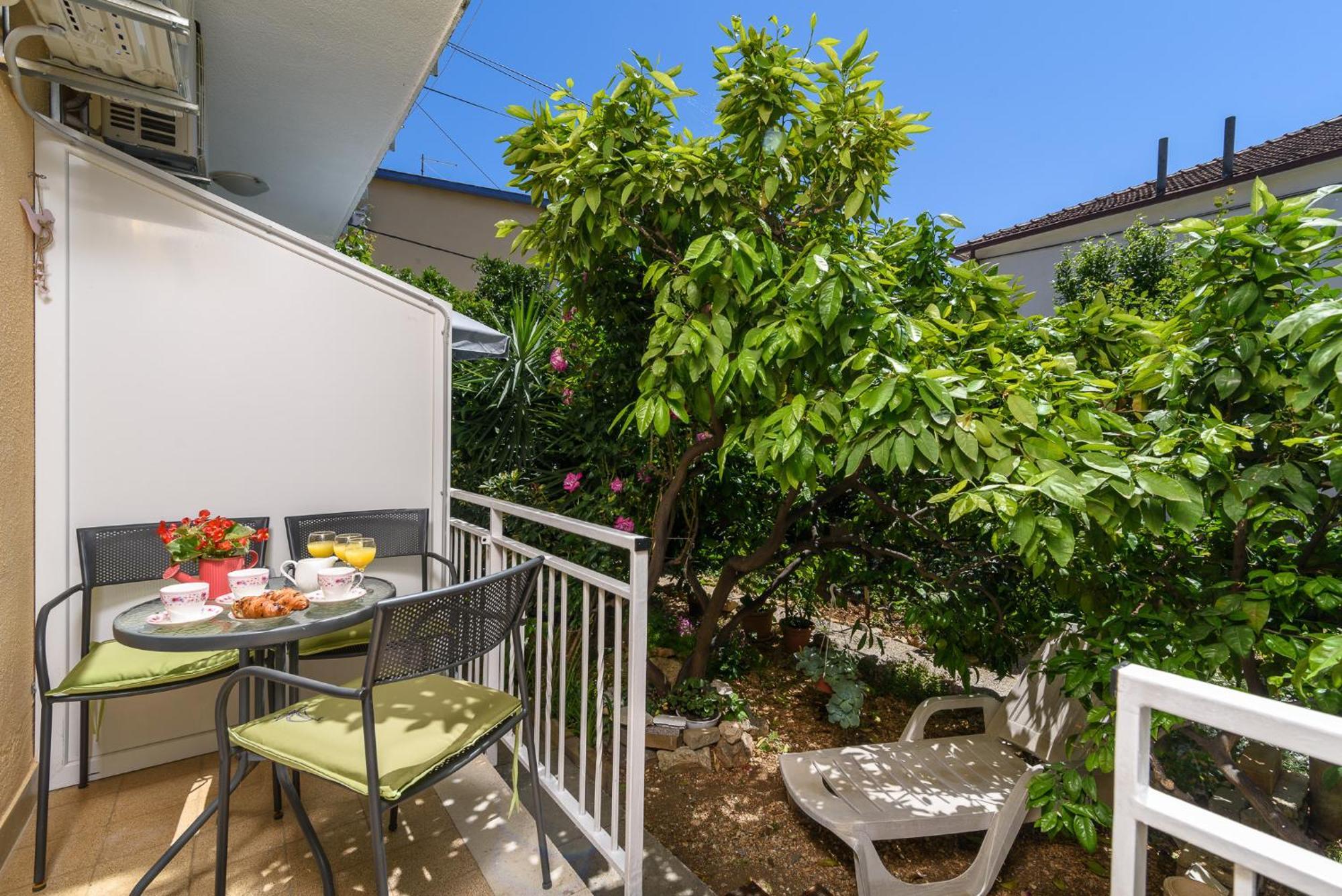 Apartments Mare Trogir Bagian luar foto