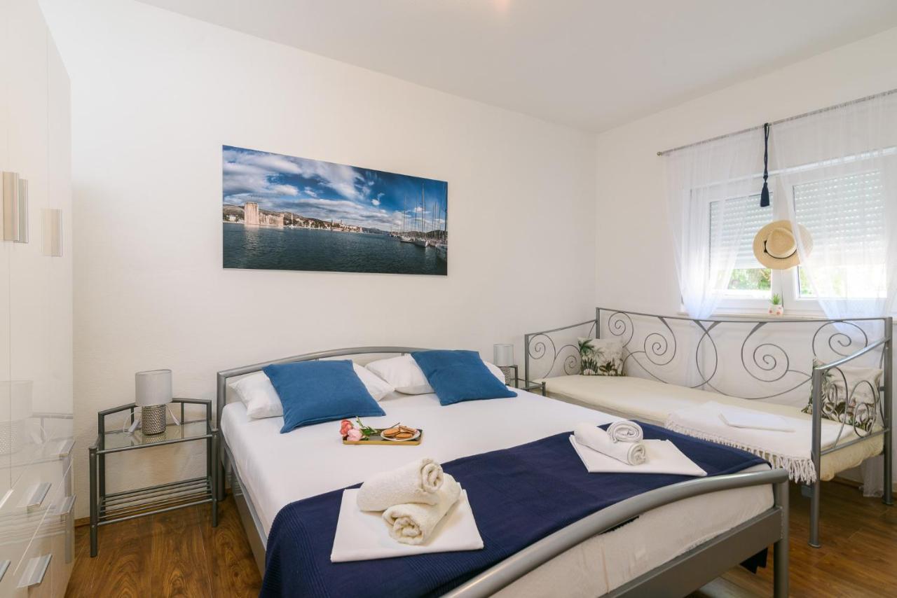 Apartments Mare Trogir Bagian luar foto
