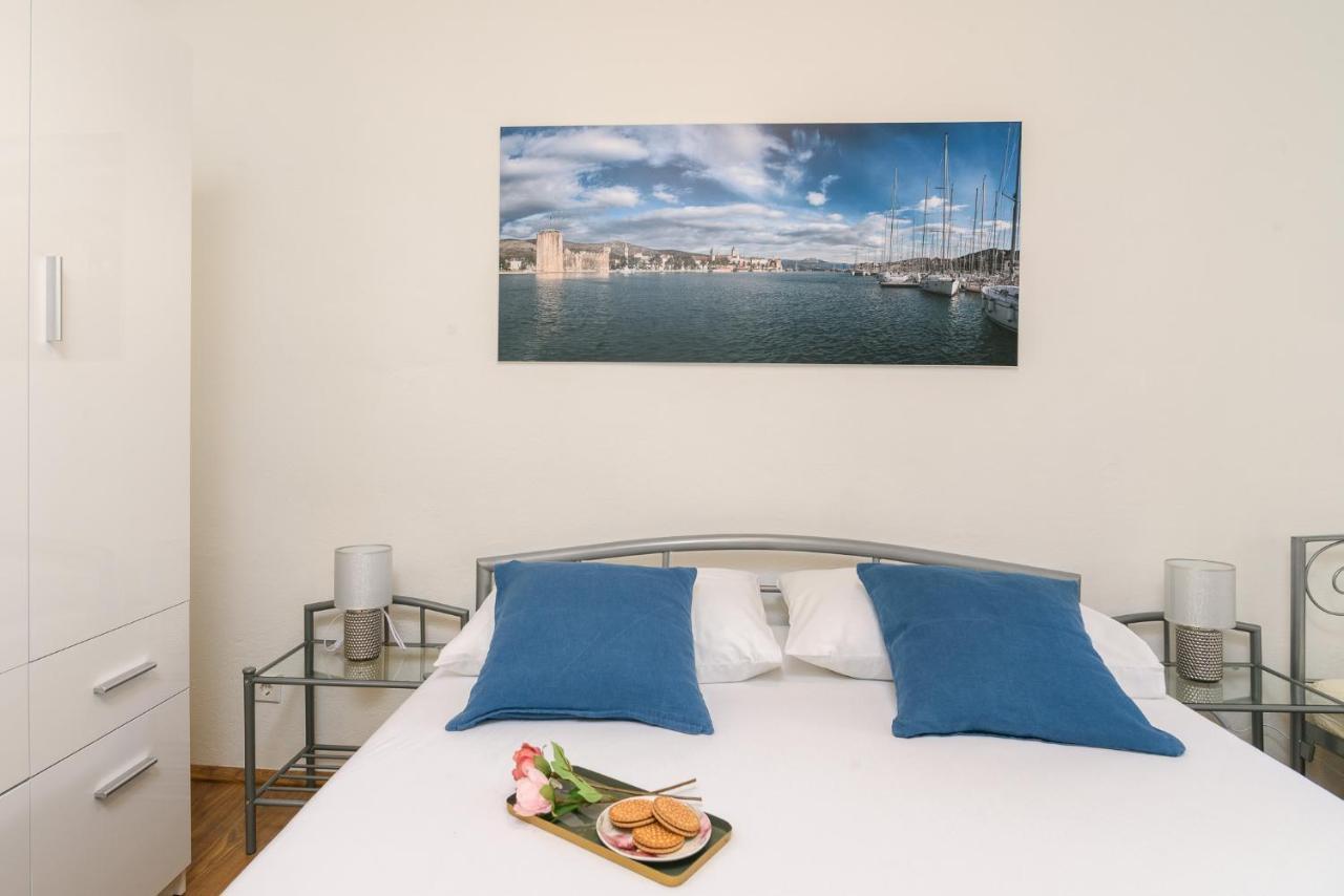 Apartments Mare Trogir Bagian luar foto