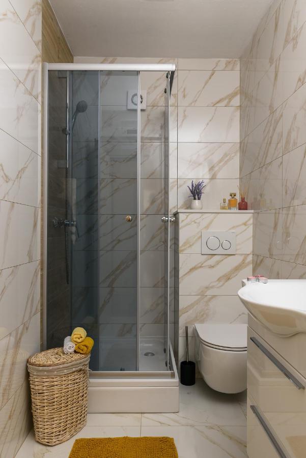 Apartments Mare Trogir Bagian luar foto