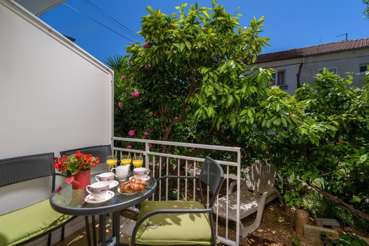 Apartments Mare Trogir Bagian luar foto