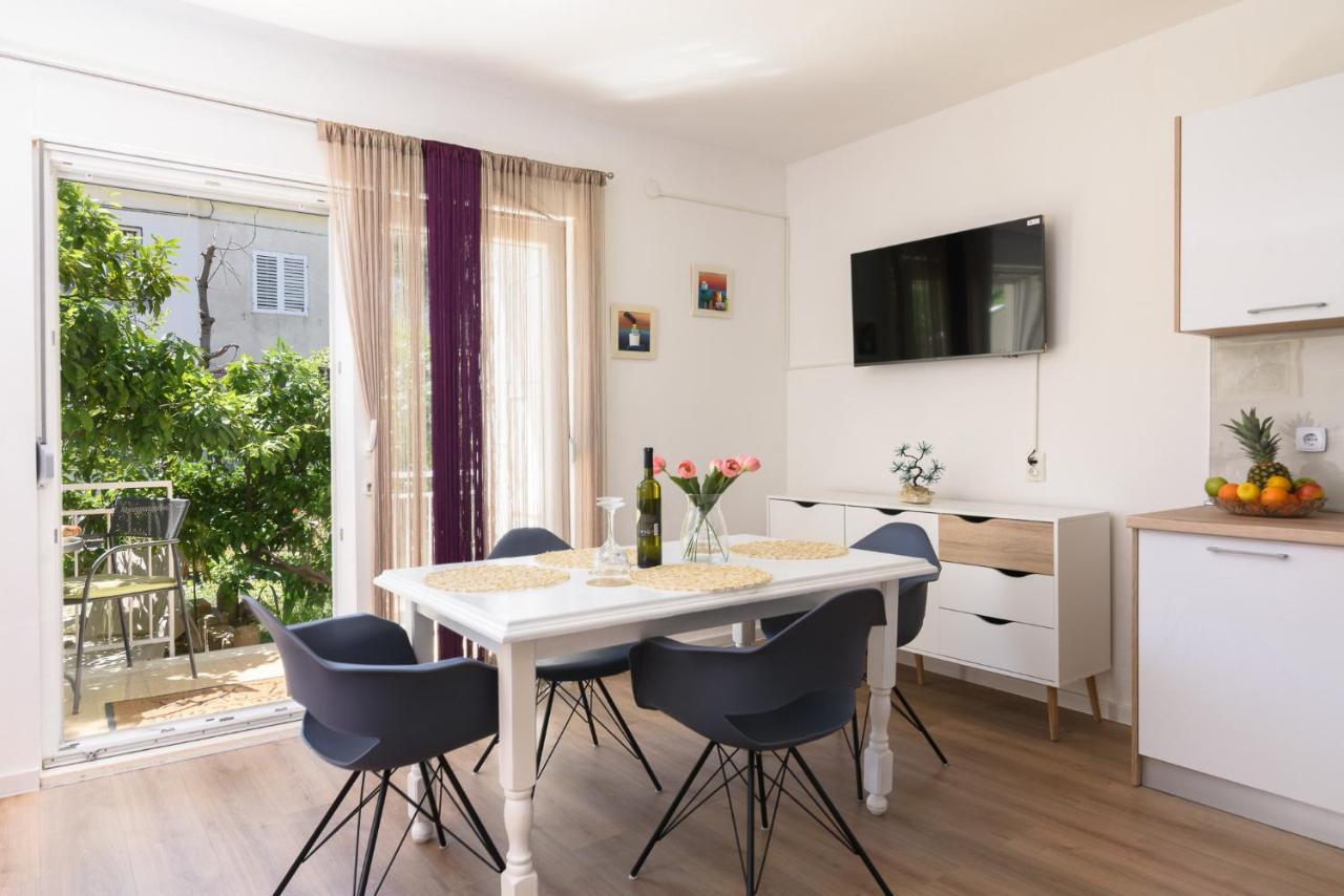 Apartments Mare Trogir Bagian luar foto