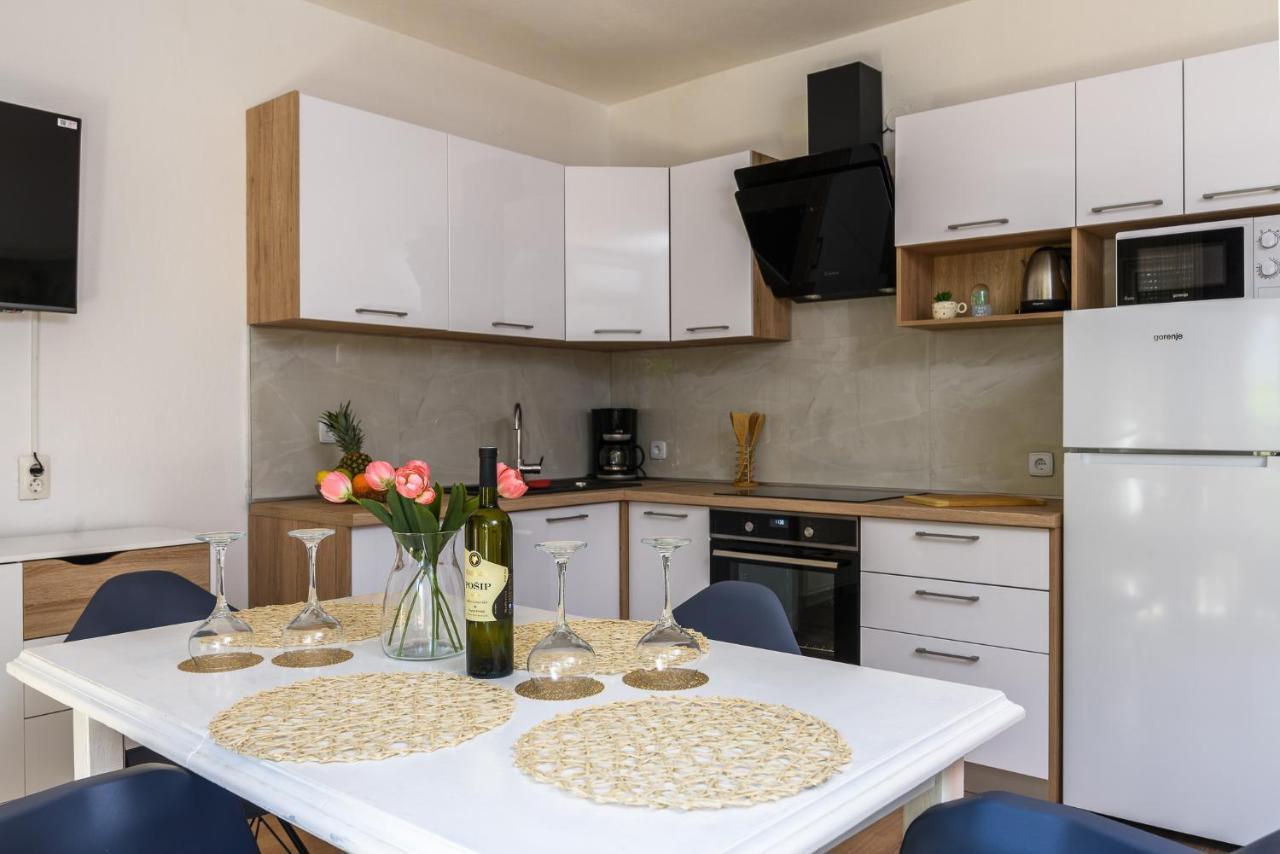 Apartments Mare Trogir Bagian luar foto