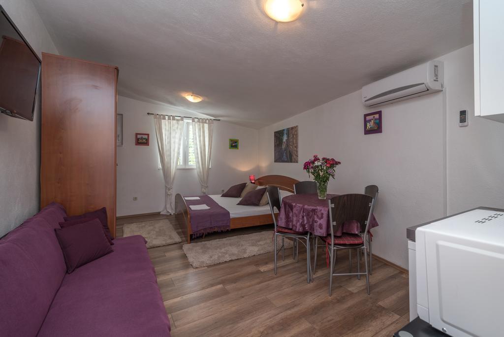 Apartments Mare Trogir Bagian luar foto