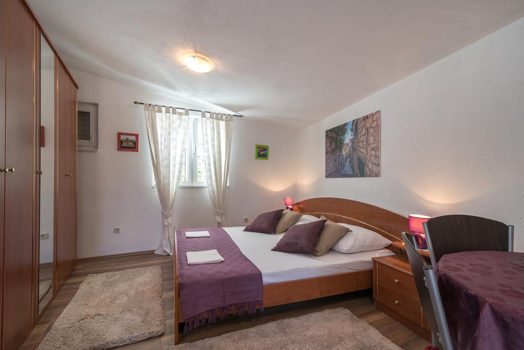 Apartments Mare Trogir Bagian luar foto
