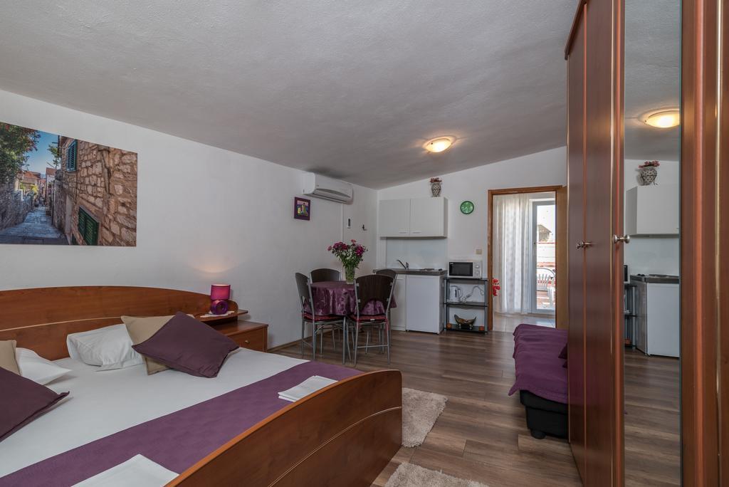 Apartments Mare Trogir Bagian luar foto