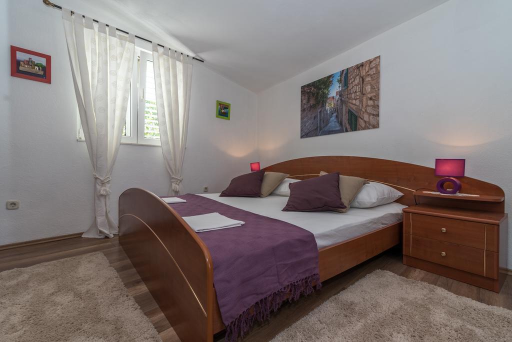 Apartments Mare Trogir Bagian luar foto
