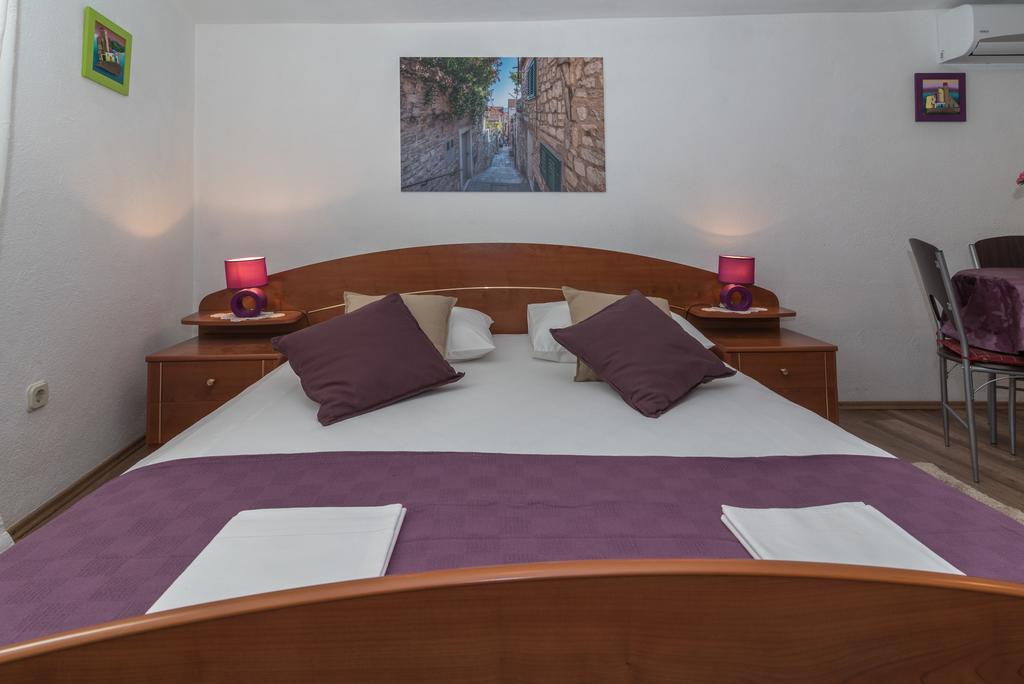 Apartments Mare Trogir Bagian luar foto