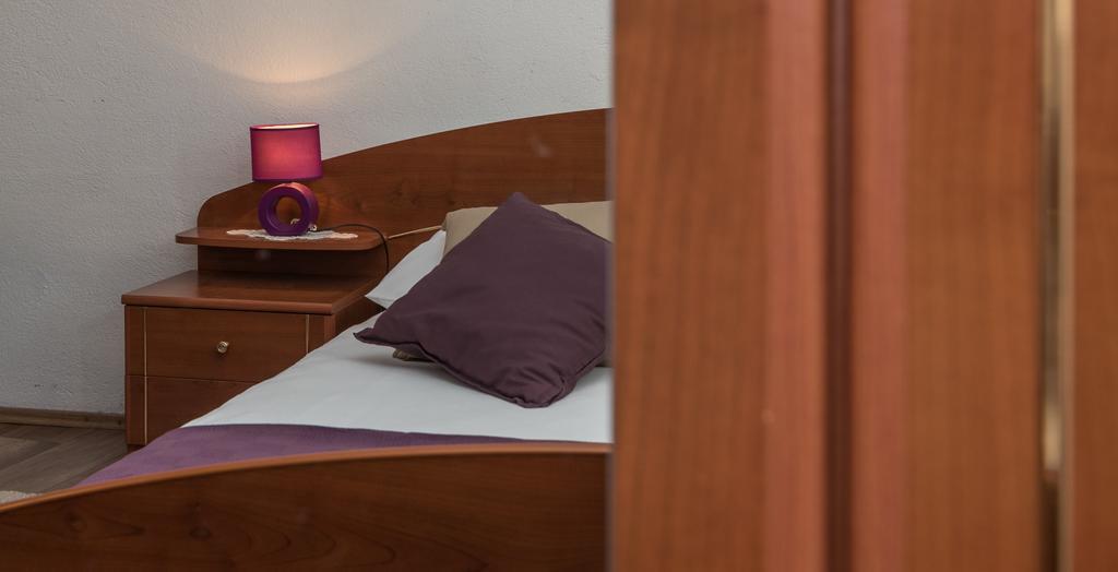 Apartments Mare Trogir Bagian luar foto