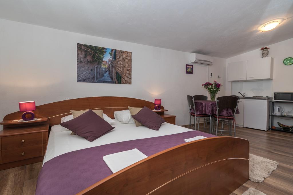 Apartments Mare Trogir Bagian luar foto