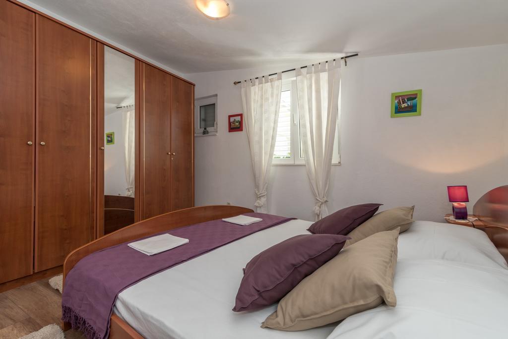 Apartments Mare Trogir Bagian luar foto