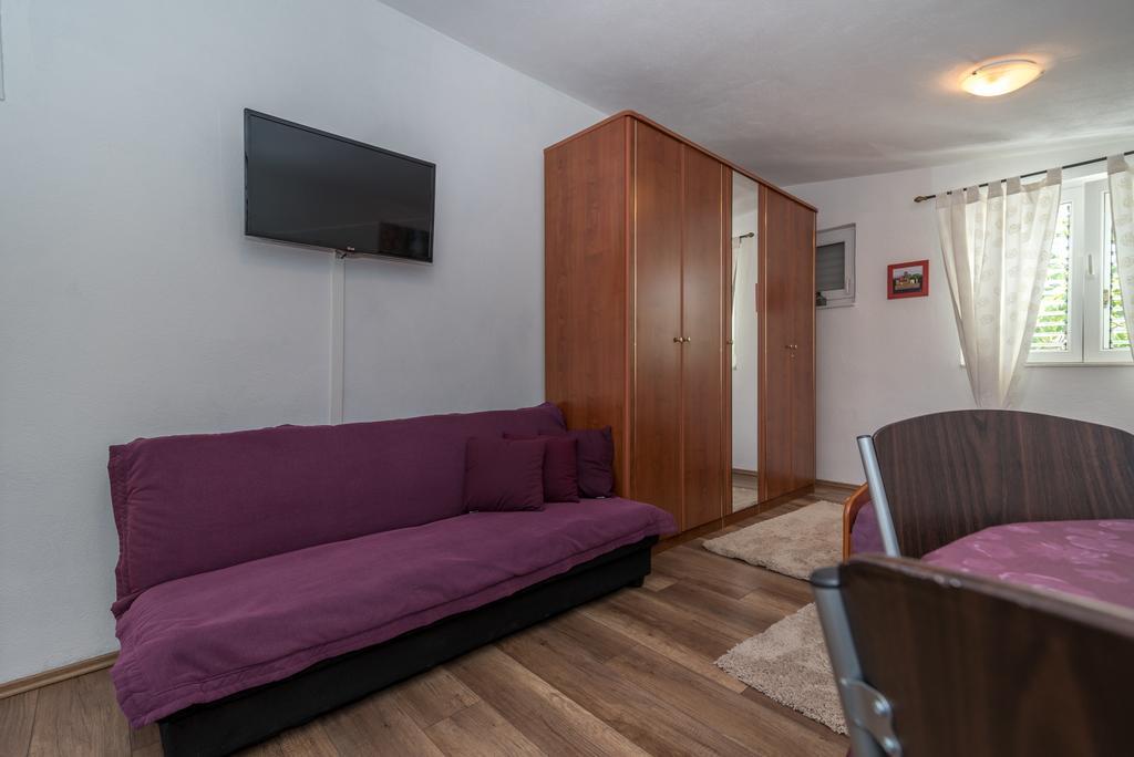 Apartments Mare Trogir Bagian luar foto