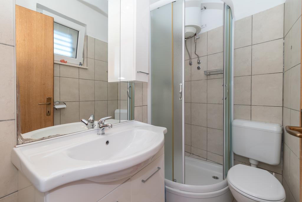 Apartments Mare Trogir Bagian luar foto