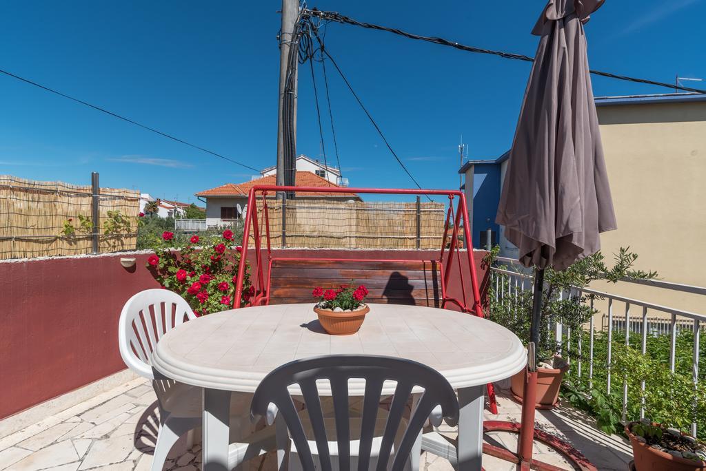Apartments Mare Trogir Bagian luar foto