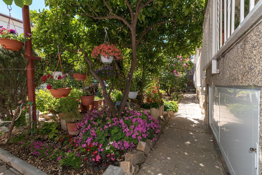 Apartments Mare Trogir Bagian luar foto