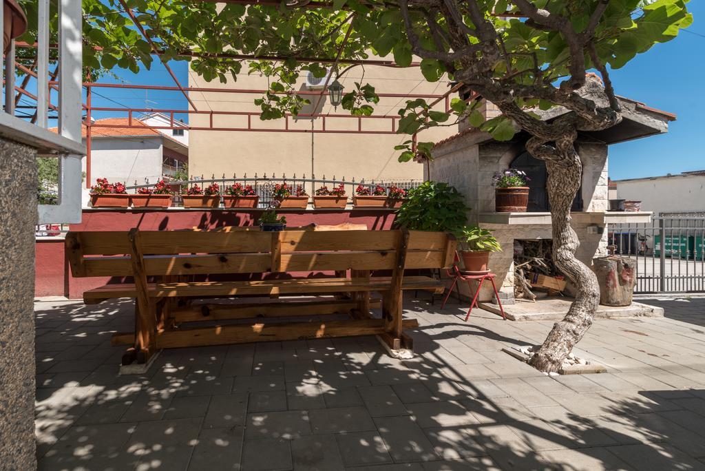 Apartments Mare Trogir Bagian luar foto