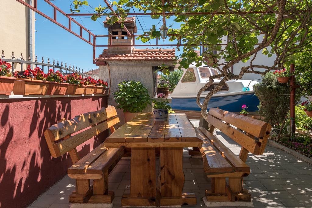 Apartments Mare Trogir Bagian luar foto