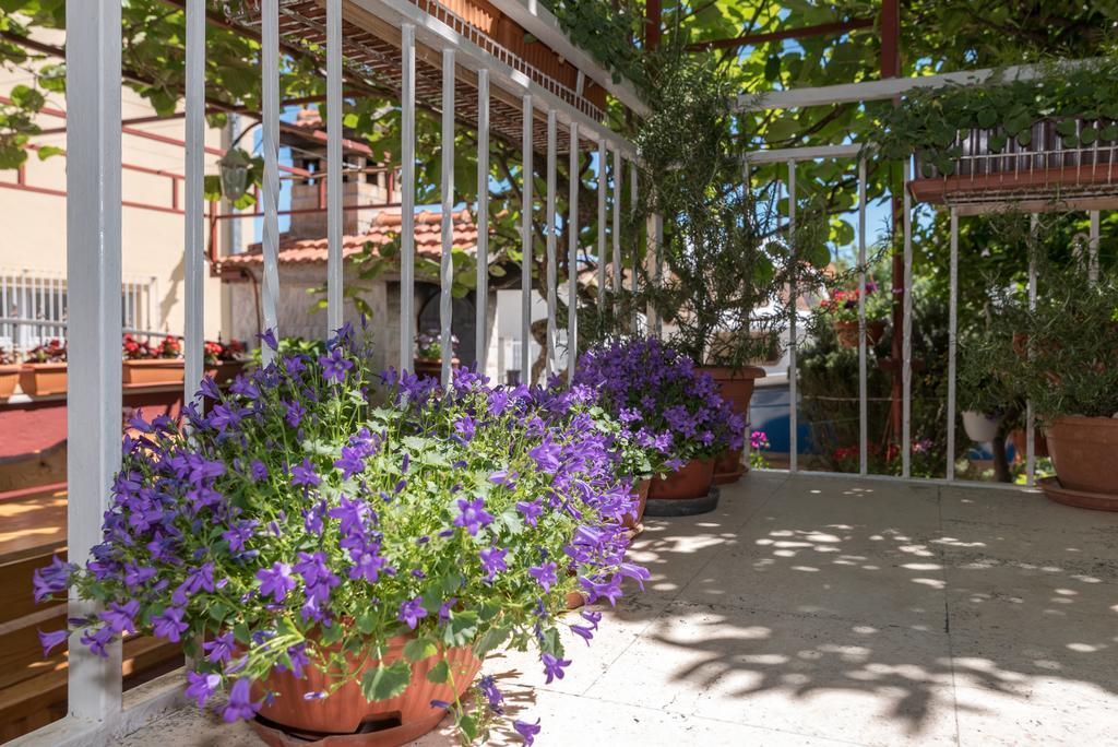 Apartments Mare Trogir Bagian luar foto