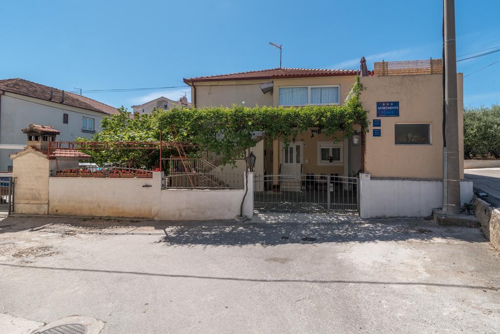 Apartments Mare Trogir Bagian luar foto